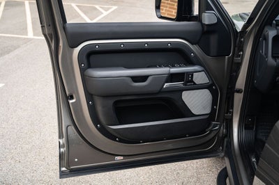 2024 Land Rover Defender 130 X-Dynamic SE