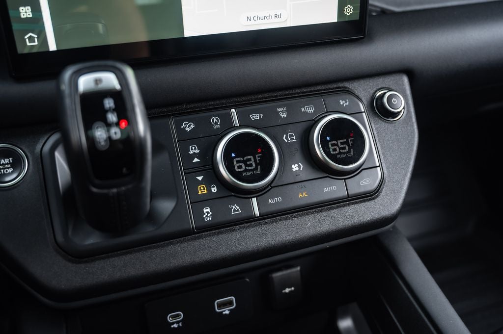 2024 Land Rover Defender 130 X-Dynamic SE