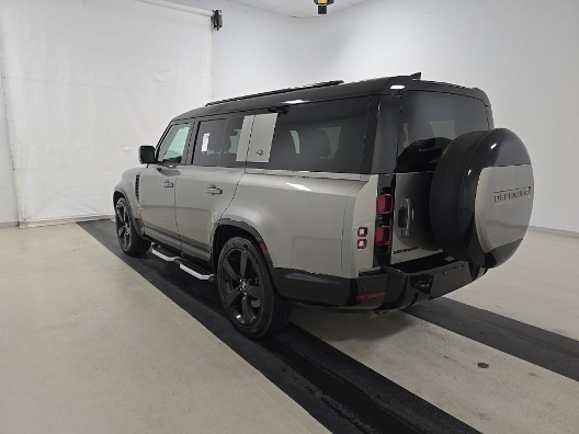 2024 Land Rover Defender 130 X-Dynamic SE