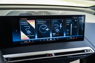 2025 BMW iX xDrive50