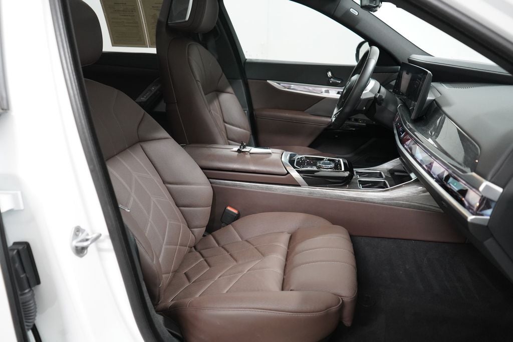 2025 BMW i7 xDrive60