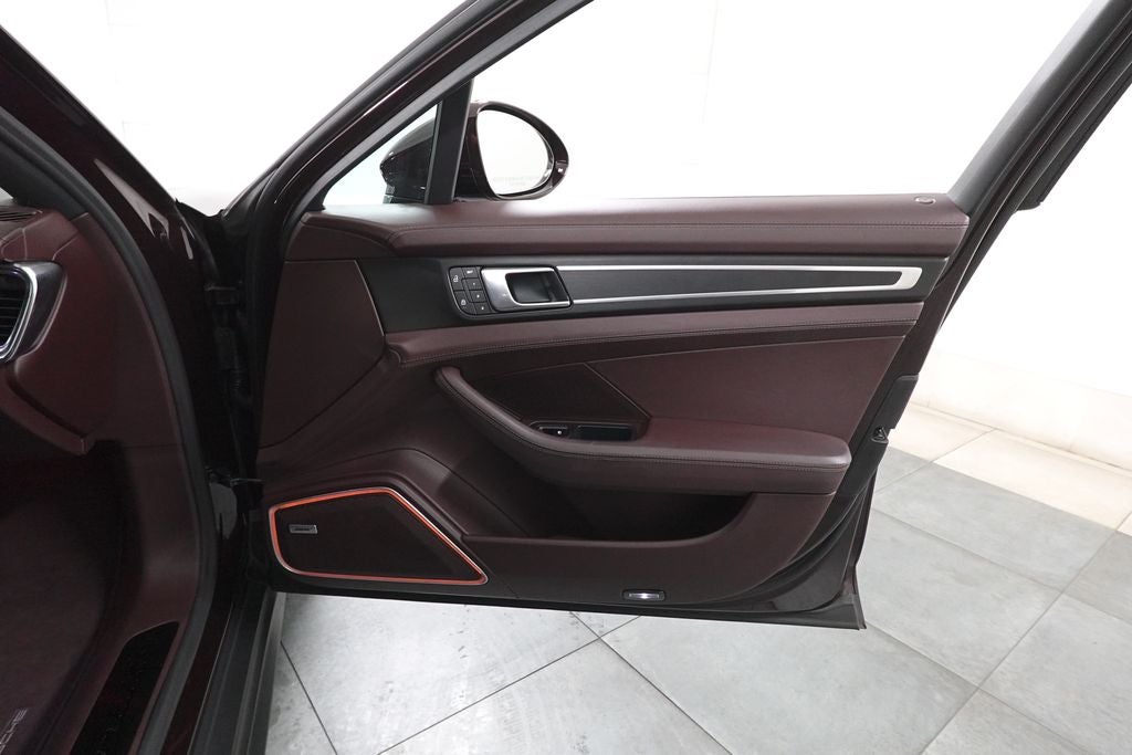 2023 Porsche Panamera 4 Platinum Edition