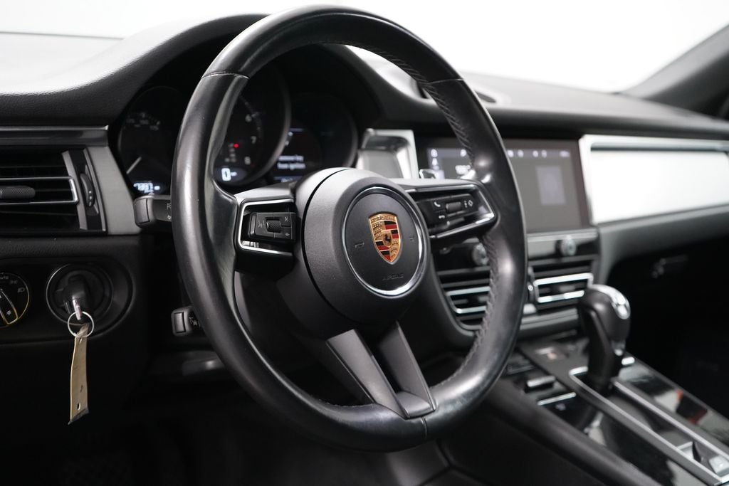 2023 Porsche Macan Base