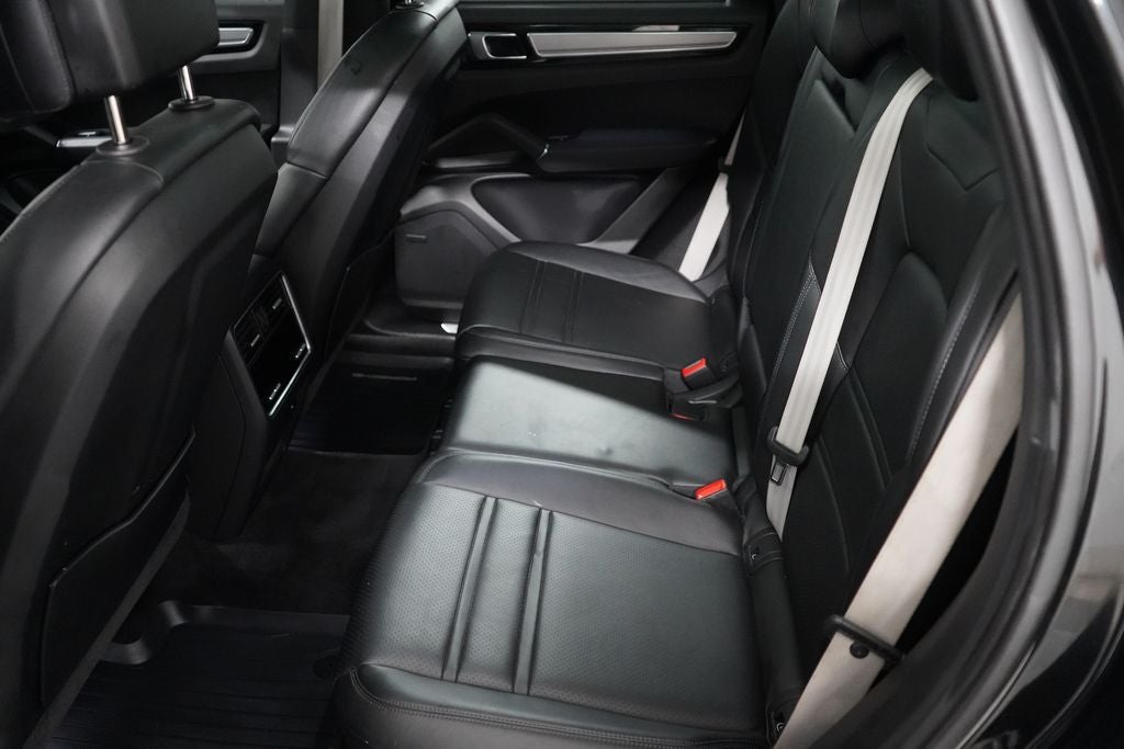 2023 Porsche Cayenne Platinum Edition