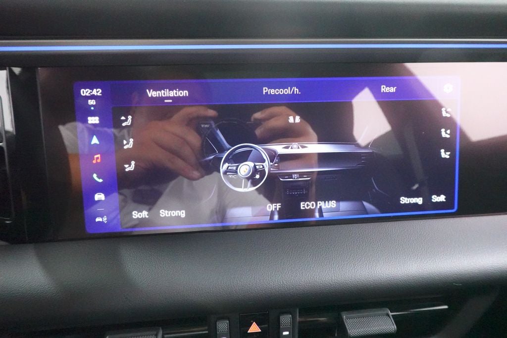 2025 Porsche Macan Electric 4