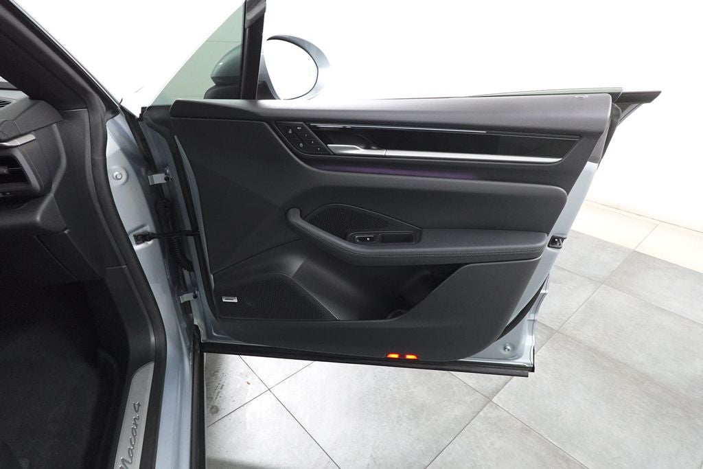 2025 Porsche Macan Electric 4