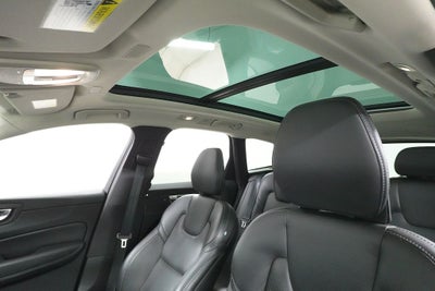 2022 Volvo XC60 Recharge Plug-In Hybrid T8 Inscription
