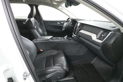 2022 Volvo XC60 Recharge Plug-In Hybrid T8 Inscription
