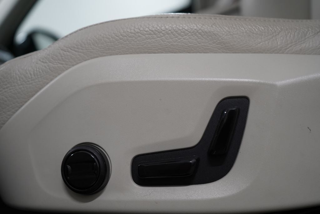 2024 Volvo XC90 Recharge Plug-In Hybrid T8 Plus Bright Theme 7 Passenger