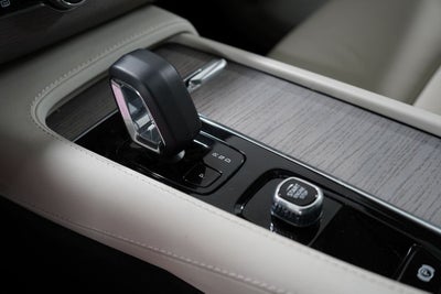 2024 Volvo XC90 Recharge Plug-In Hybrid T8 Plus Bright Theme 7 Passenger