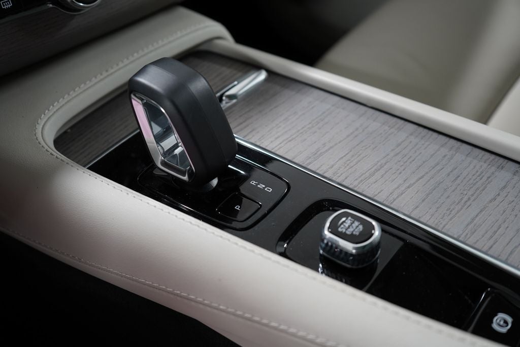 2024 Volvo XC90 Recharge Plug-In Hybrid T8 Plus Bright Theme 7 Passenger