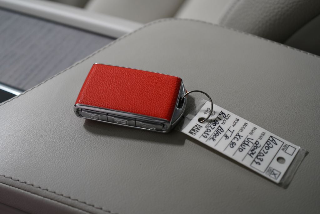 2024 Volvo XC90 Recharge Plug-In Hybrid T8 Plus Bright Theme 7 Passenger