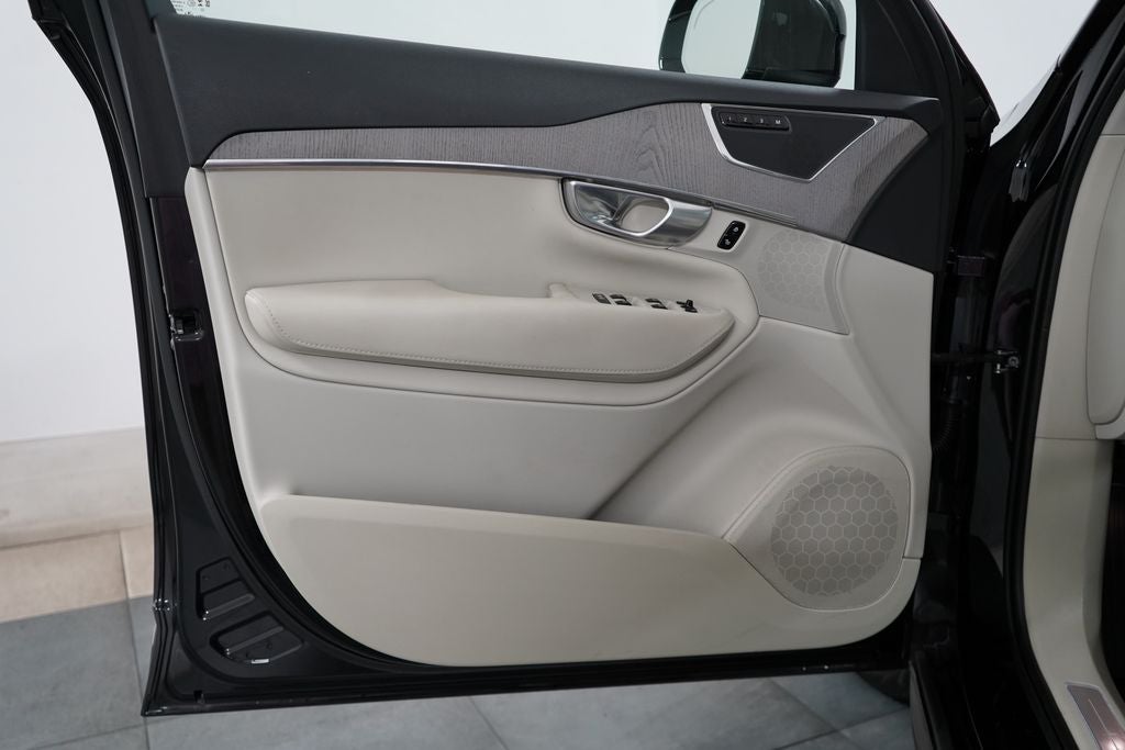 2024 Volvo XC90 Recharge Plug-In Hybrid T8 Plus Bright Theme 7 Passenger