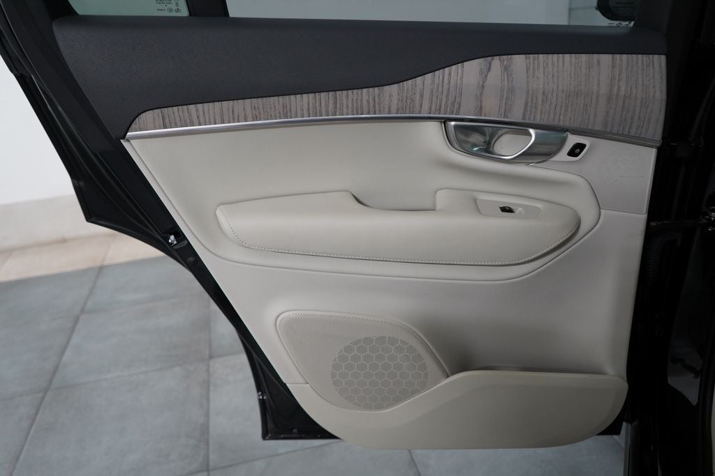 2024 Volvo XC90 Recharge Plug-In Hybrid T8 Plus Bright Theme 7 Passenger