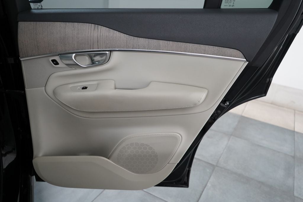 2024 Volvo XC90 Recharge Plug-In Hybrid T8 Plus Bright Theme 7 Passenger