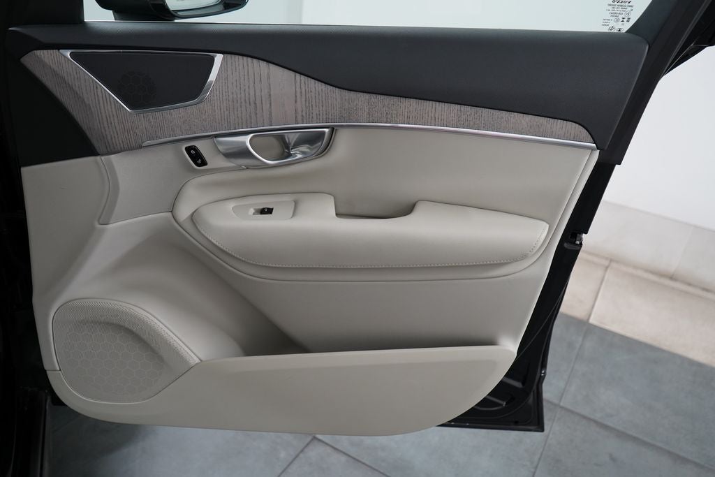 2024 Volvo XC90 Recharge Plug-In Hybrid T8 Plus Bright Theme 7 Passenger