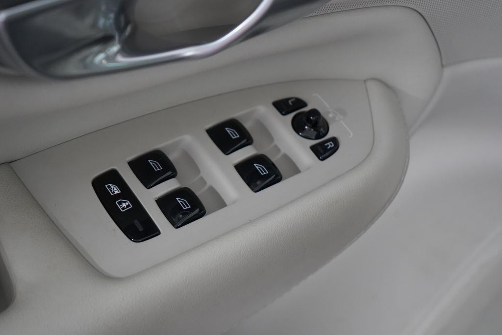 2024 Volvo XC90 Recharge Plug-In Hybrid T8 Plus Bright Theme 7 Passenger