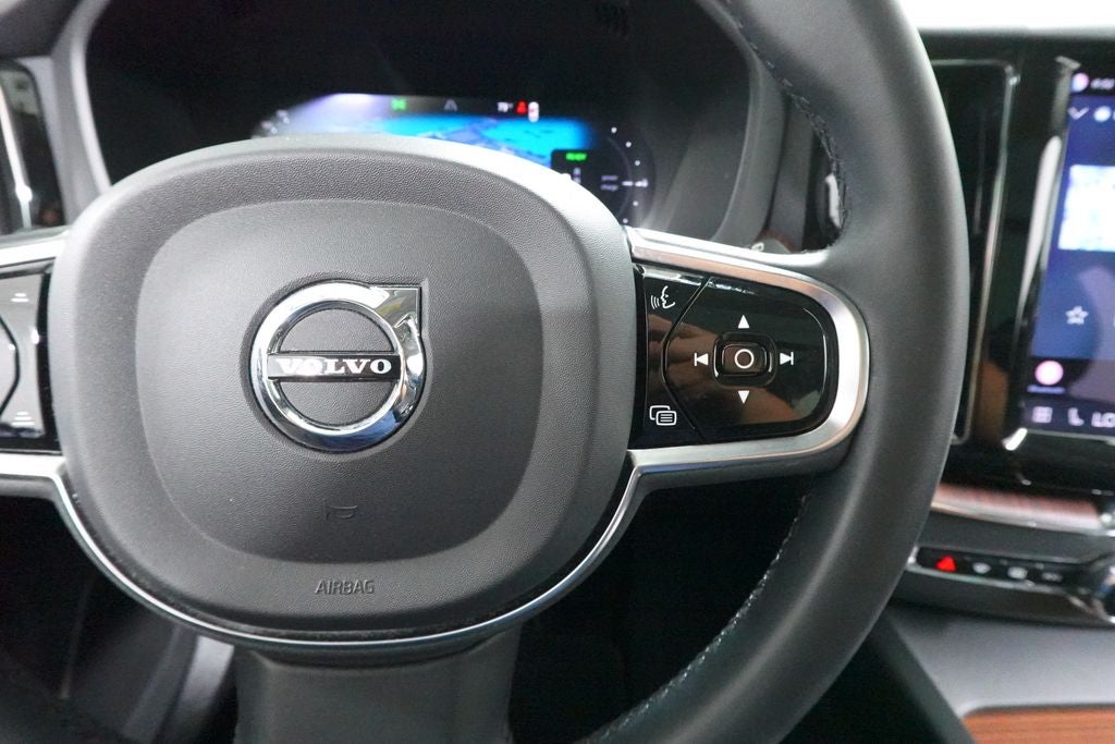 2023 Volvo XC60 Recharge Plug-In Hybrid T8 Plus Bright Theme
