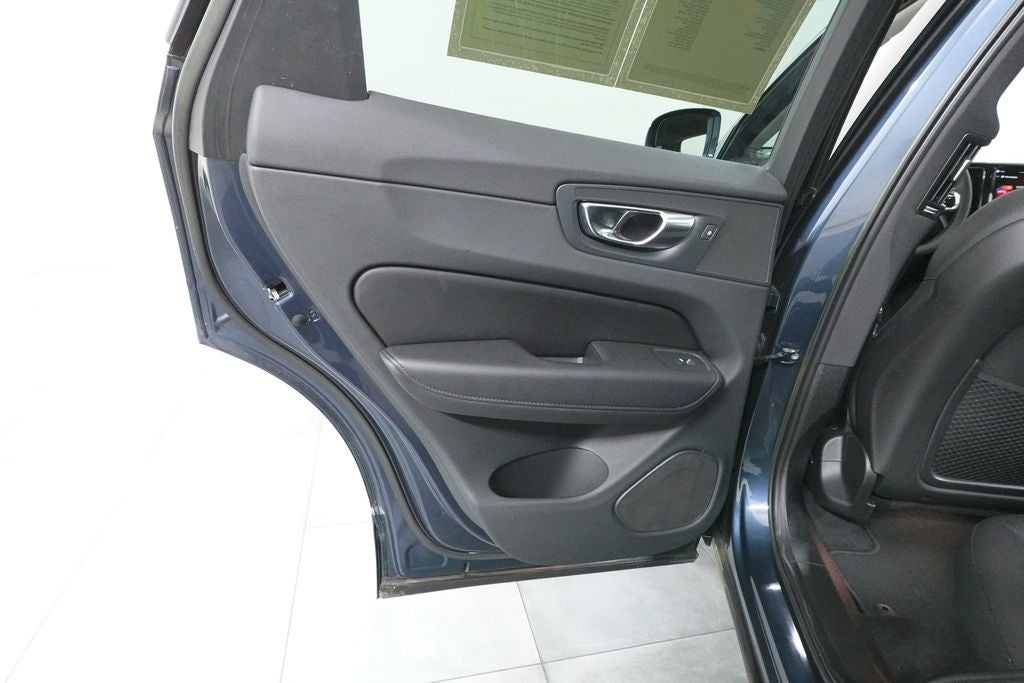 2023 Volvo XC60 Recharge Plug-In Hybrid T8 Plus Bright Theme