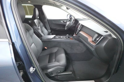2023 Volvo XC60 Recharge Plug-In Hybrid T8 Plus Bright Theme