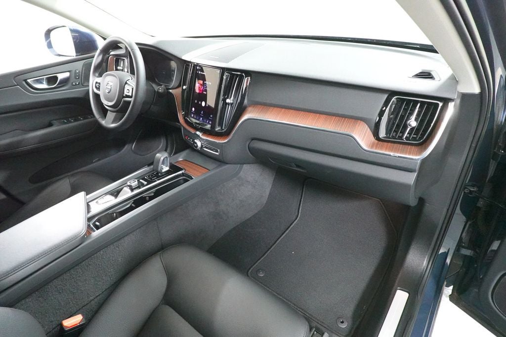 2023 Volvo XC60 Recharge Plug-In Hybrid T8 Plus Bright Theme