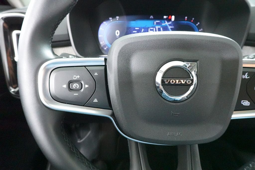 2025 Volvo XC40 B5 Core