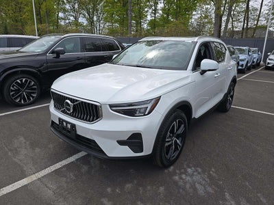 2025 Volvo XC40 B5 Core
