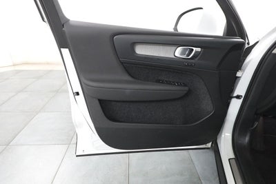2025 Volvo XC40 B5 Core