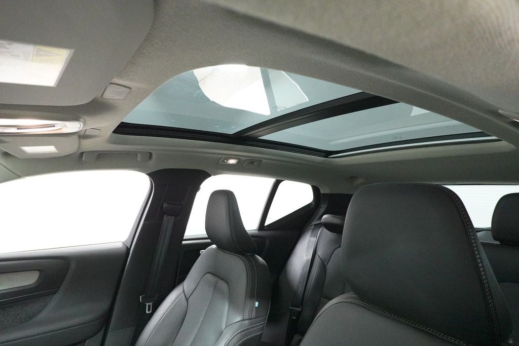 2025 Volvo XC40 B5 Core