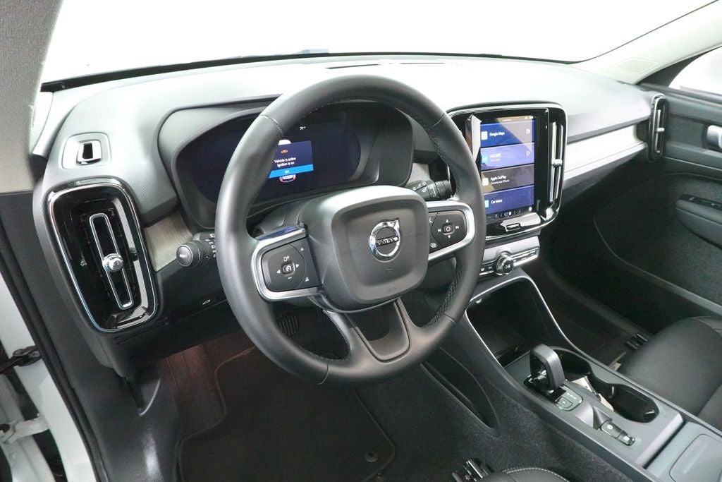 2025 Volvo XC40 B5 Core