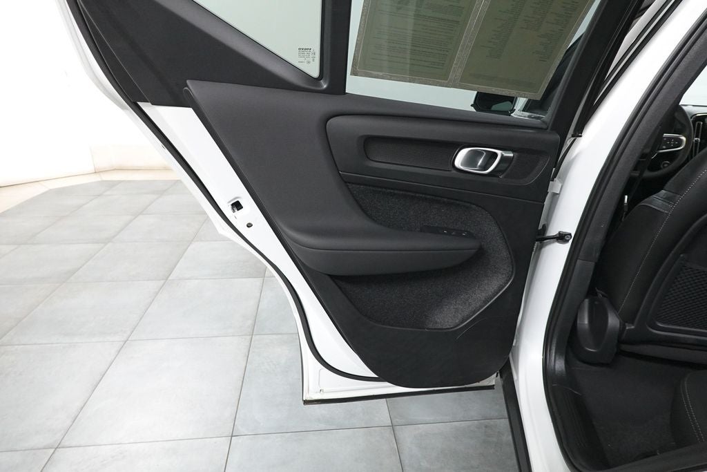 2025 Volvo XC40 B5 Core