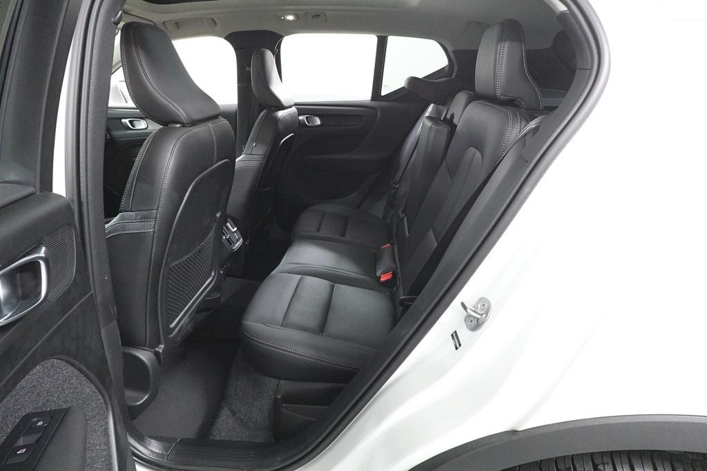 2025 Volvo XC40 B5 Core