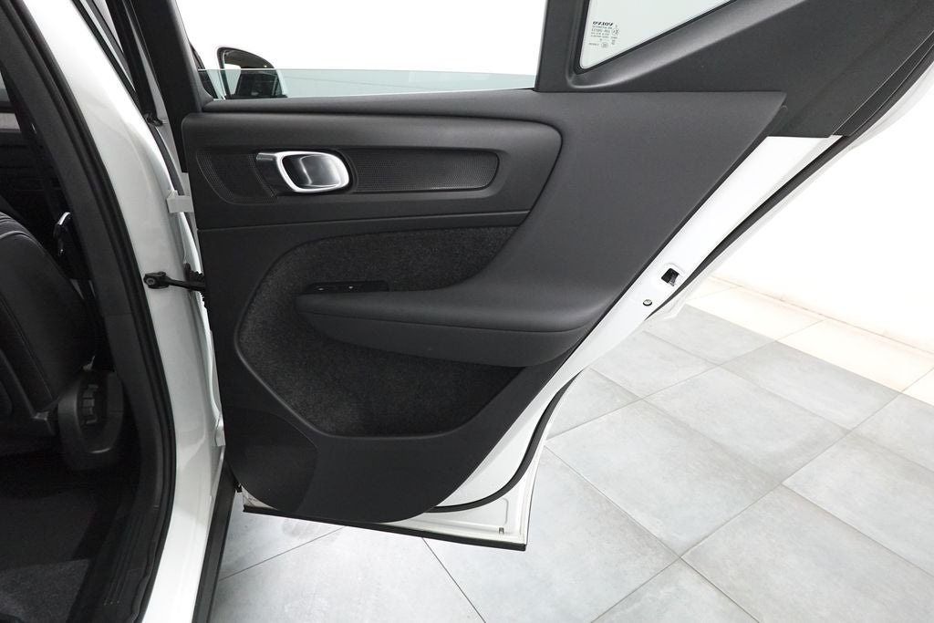 2025 Volvo XC40 B5 Core