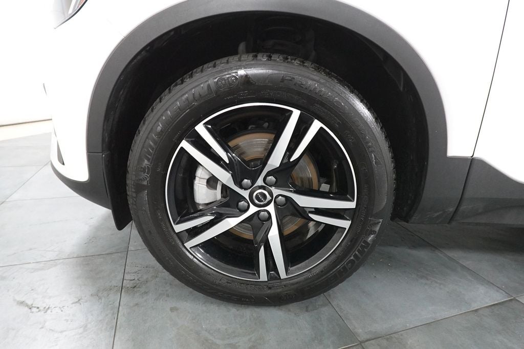 2025 Volvo XC40 B5 Core