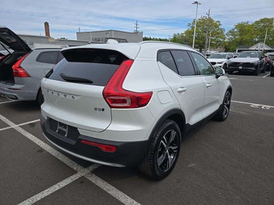 2025 Volvo XC40 B5 Core