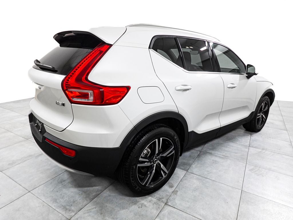 2025 Volvo XC40 B5 Core